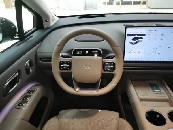 Li Auto Li Auto i8 2025, 10400 км, за 47304 USD - фото 8