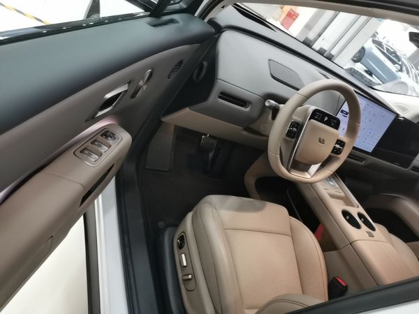 Li Auto Li Auto i8 2025, 10400 км, за 47304 USD - фото 13