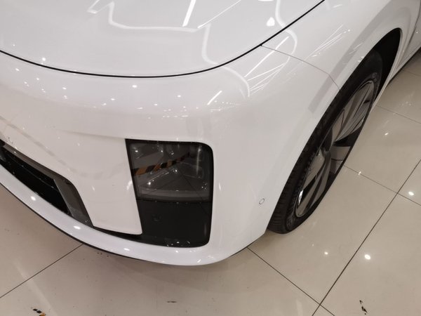 Li Auto Li Auto i8 2025, 10400 км, за 47304 USD