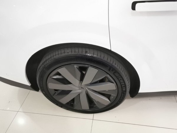 Li Auto Li Auto i8 2025, 10400 км, за 47304 USD