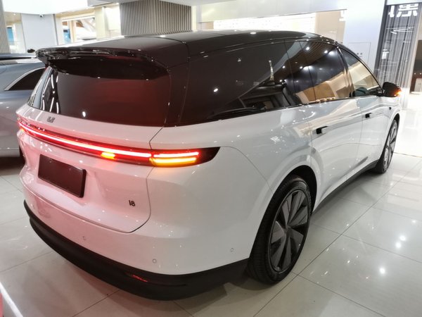 Li Auto Li Auto i8 2025, 10400 км, за 47304 USD - фото 22