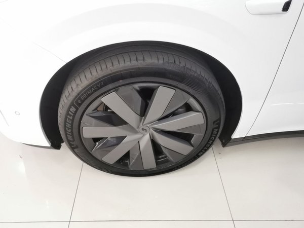 Li Auto Li Auto i8 2025, 10400 км, за 47304 USD