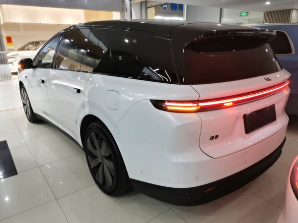 Li Auto Li Auto i8 2025, 10400 км, за 47304 USD - фото 20