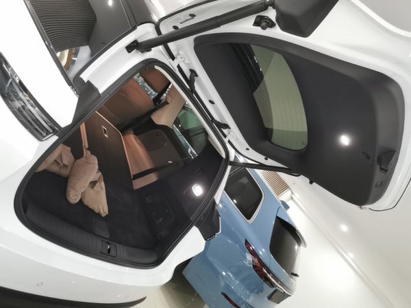 Li Auto Li Auto i8 2025, 10400 км, за 47304 USD - фото 16