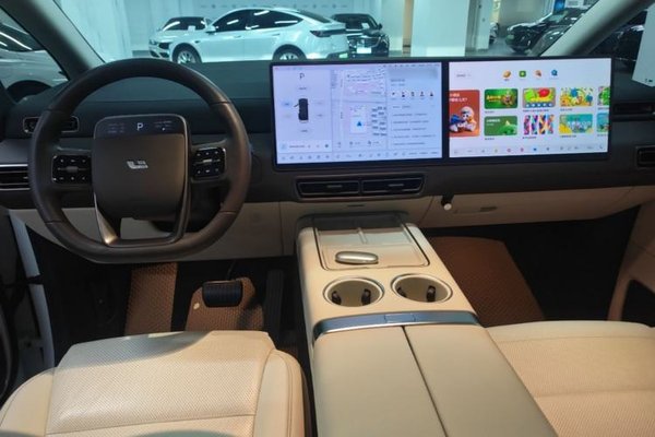 Li Auto MEGA 2024, 57300 км, за 60043 USD