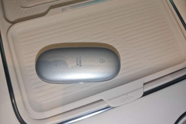 Li Auto MEGA 2024, 57300 км, за 60043 USD