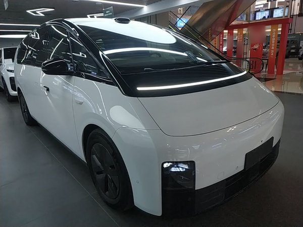 Li Auto MEGA 2025, 2300 км, за 77815 USD