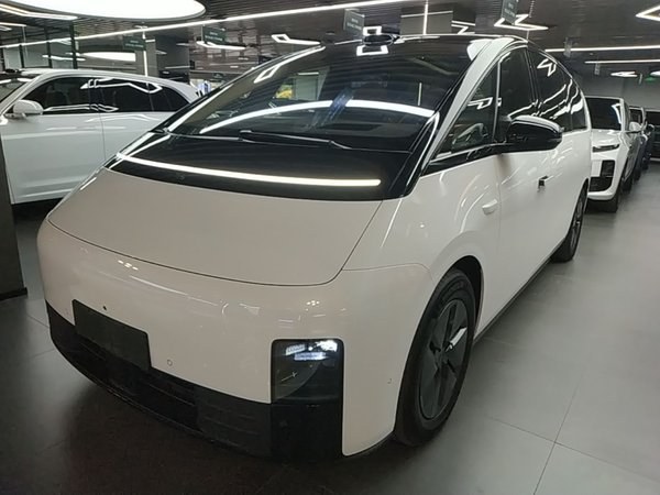 Li Auto MEGA · 2025 год