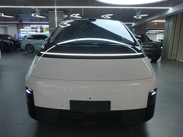 Li Auto MEGA 2025, 2300 км, за 77815 USD