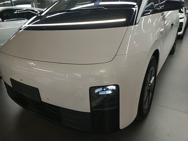 Li Auto MEGA 2025, 2300 км, за 77815 USD - фото 9