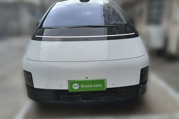 Li Auto MEGA 2025, 3500 км, за 74737 USD