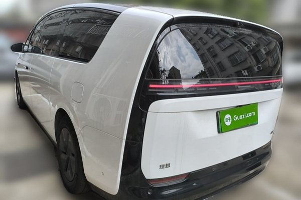 Li Auto MEGA 2025, 3500 км, за 74737 USD