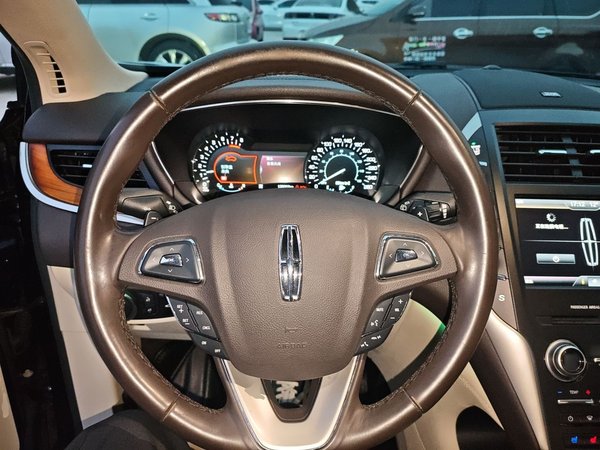 Lincoln MKC 2014 2.0T Two-Wheel-Drive Luxury Edition, 2014 года
