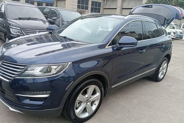 Lincoln MKC · 2017 год