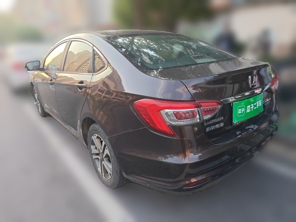 Luxgen 5 2015, 99400 км, за 2705 USD