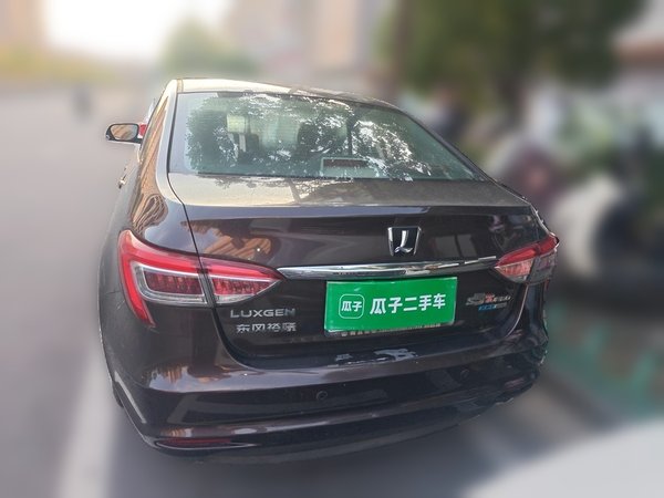 Luxgen 5 2015, 99400 км, за 2705 USD