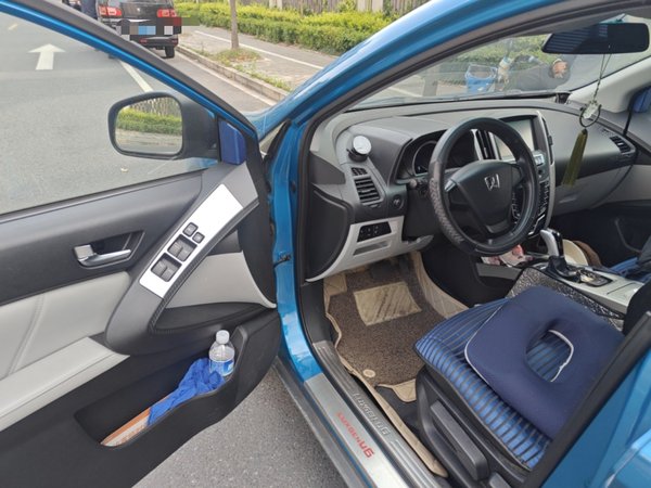 Luxgen U6 SUV 2015, 52800 км, за 2798 USD - фото 9