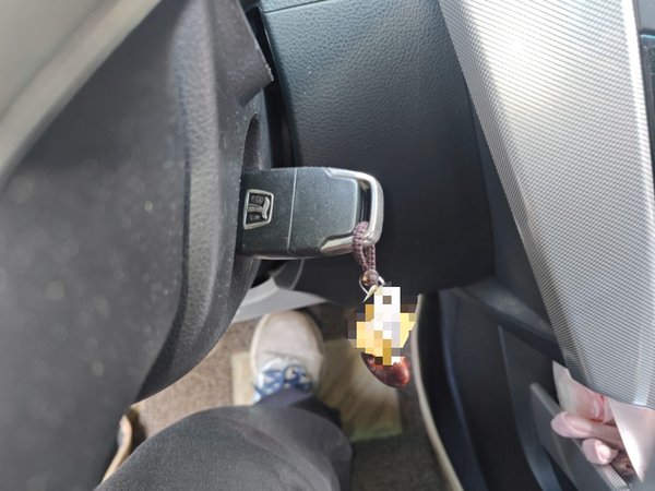 Luxgen U6 SUV 2015, 52800 км, за 2798 USD - фото 12