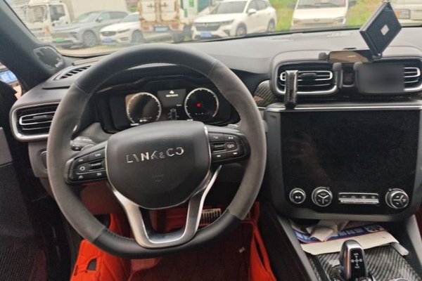 Lynk & Co 03 2019, 103000 км, за 7273 USD - фото 10