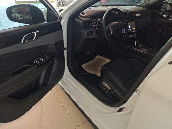 Lynk & Co 03 2021, 24300 км, за 11026 USD - фото 12