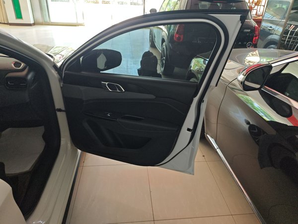 Lynk & Co 03 2021, 24300 км, за 11026 USD - фото 14