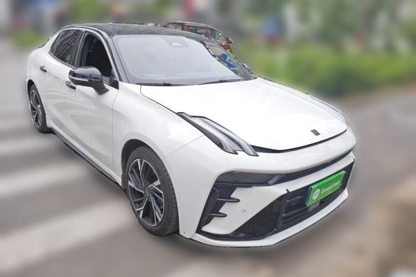 Lynk & Co 03 2025, 10800 км, за 15196 USD
