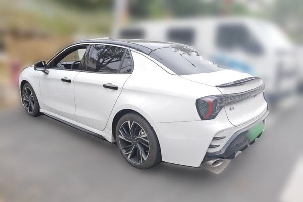 Lynk & Co 03 2025, 10800 км, за 15196 USD