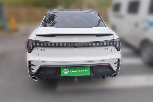 Lynk & Co 03 2025, 10800 км, за 15196 USD