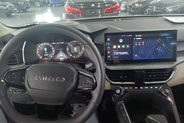Lynk & Co 06 EM-P 2022, 68200 км, за 11380 USD - фото 12