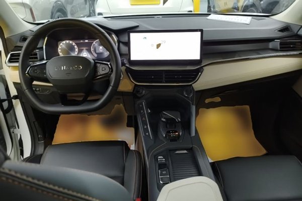 Lynk & Co 06 EM-P 2023, 8500 км, за 15793 USD - фото 12