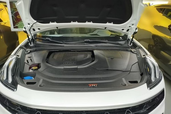 Lynk & Co 06 EM-P 2023, 8500 км, за 15793 USD - фото 24