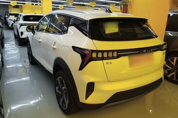 Lynk & Co 06 EM-P 2023, 8500 км, за 15793 USD - фото 8