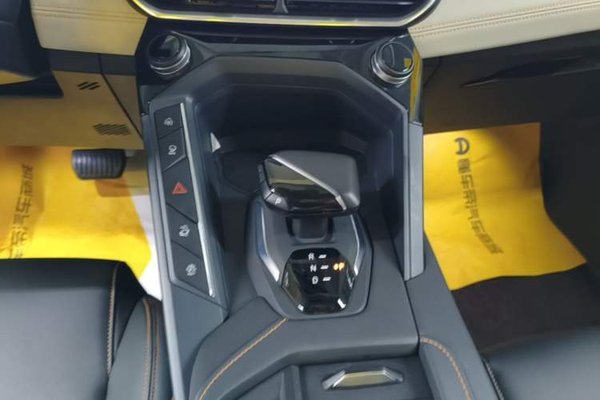 Lynk & Co 06 EM-P 2023, 8500 км, за 15793 USD - фото 16