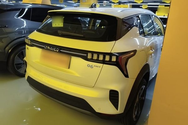 Lynk & Co 06 EM-P 2023, 8500 км, за 15793 USD
