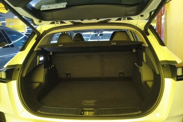 Lynk & Co 06 EM-P 2023, 8500 км, за 15793 USD - фото 22
