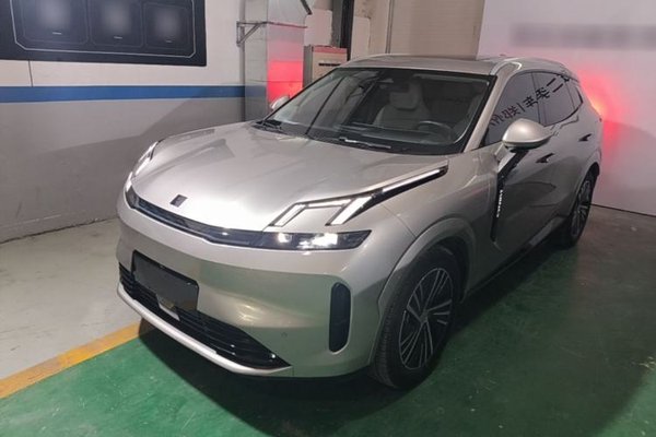 Lynk & Co 08 EM-P · 2023 год