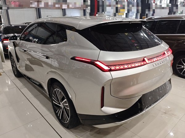 Lynk & Co 08 EM-P 2023, 99400 км, за 16045 USD