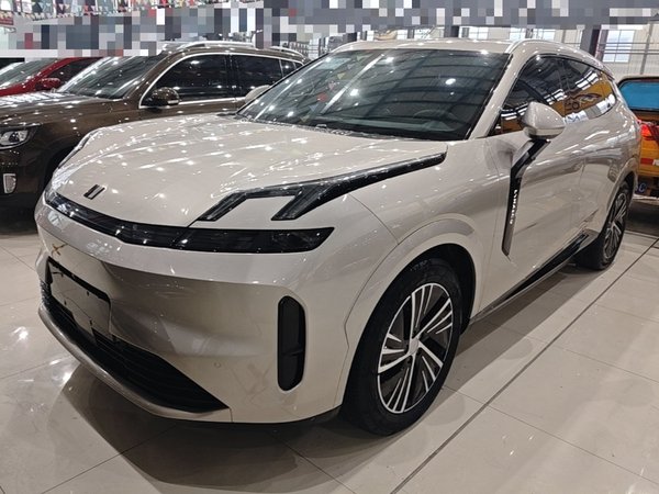 Lynk & Co 08 EM-P · 2023 год