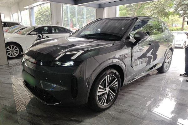 Lynk & Co 08 EM-P · 2025 год