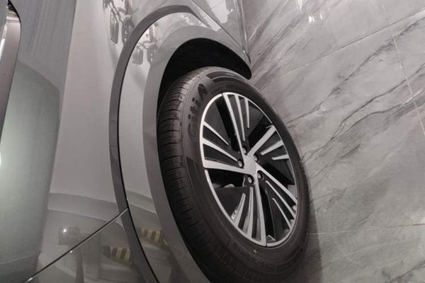 Lynk & Co 08 EM-P 2025, 11299 км, за 19271 USD