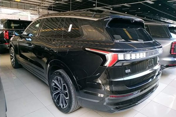 Lynk & Co 09 EM-P 2024, 20100 км, за 29550 USD