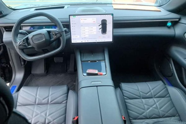 Lynk & Co Lynk & Co 10 EM-P 2025, 11900 км, за 21501 USD