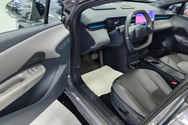 Lynk & Co Z20 2025, 31200 км, за 17343 USD - фото 9