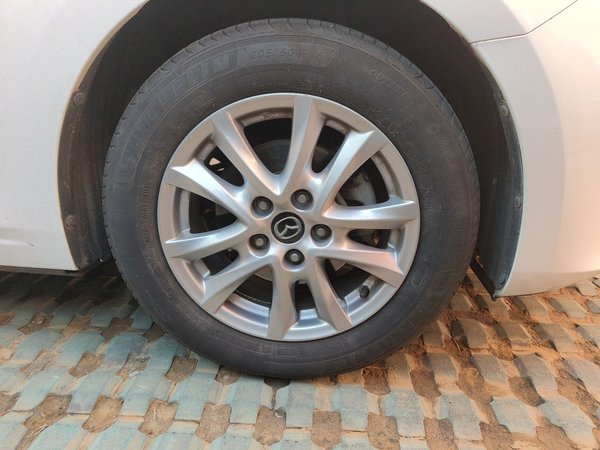 Mazda Mazda 3 Axela 2014, 111000 км, за 6702 USD - фото 8