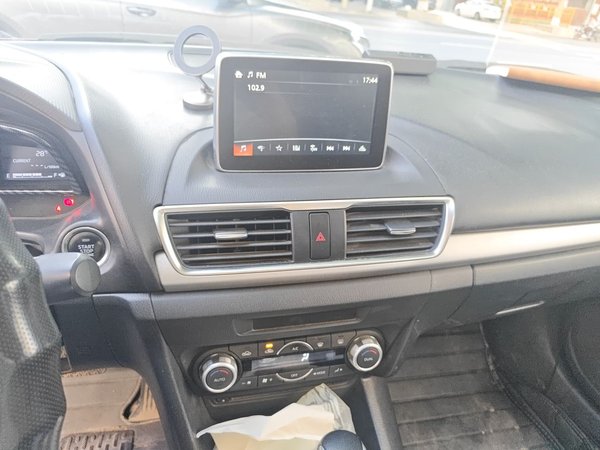 Mazda Mazda 3 Axela 2016, 121900 км, за 5403 USD - фото 14