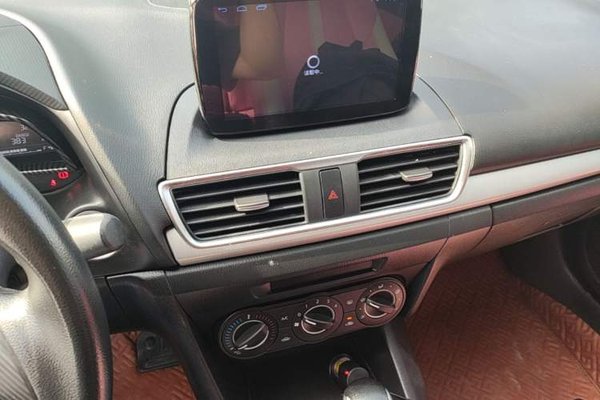 Mazda Mazda 3 Axela 2016, 101000 км, за 6646 USD - фото 21