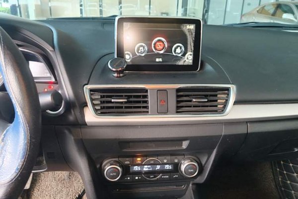 Mazda Mazda 3 Axela 2016, 107600 км, за 6466 USD - фото 15