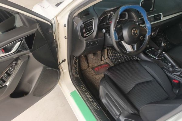Mazda Mazda 3 Axela 2016, 107600 км, за 6466 USD - фото 18