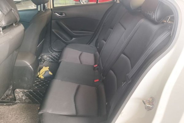 Mazda Mazda 3 Axela 2016, 107600 км, за 6466 USD - фото 20