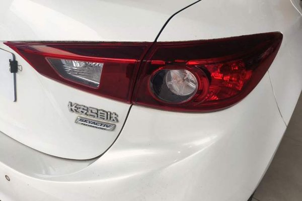 Mazda Mazda 3 Axela 2016, 107600 км, за 6466 USD - фото 9